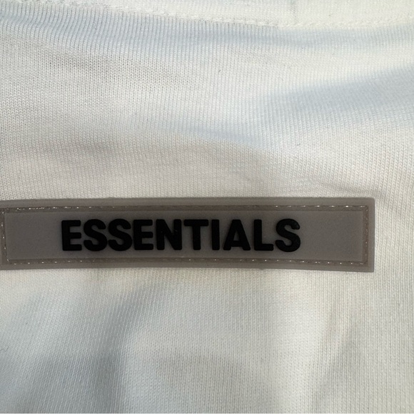 Essentials Fear Of God Unisex White Tee Shirt Black Front Logo Size S NWT - Picture 10 of 10